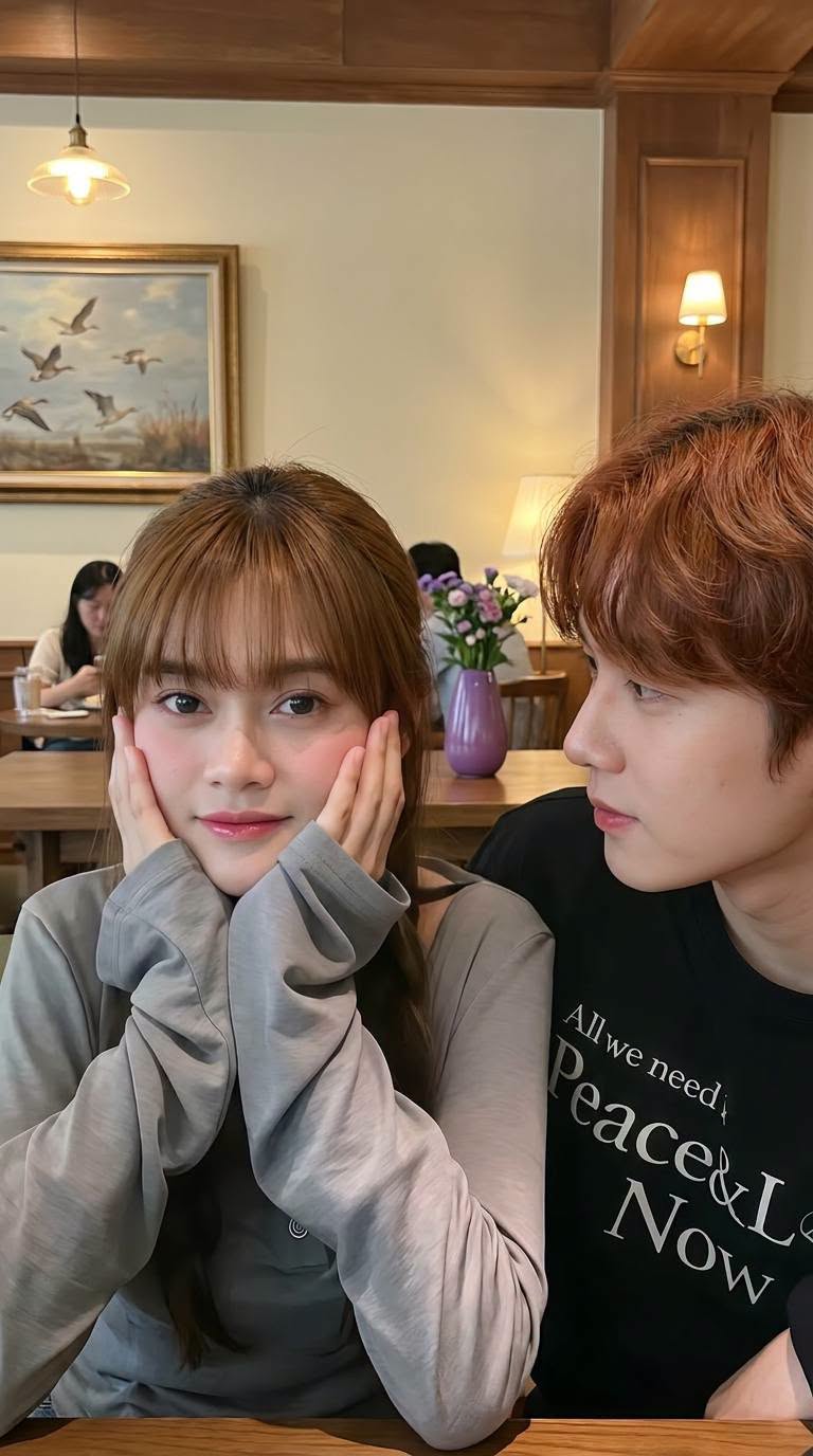 Ảnh Đôi Bạn Trong Quán Cà Phê – Couple Cafe - Ảnh mẫu tham khảo