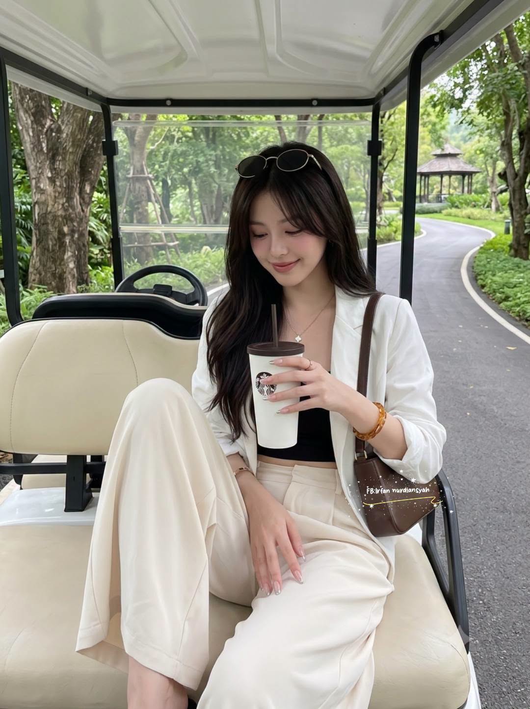 Mẫu ảnh AI Nàng thơ - Nàng Thơ Trên Xe Điện