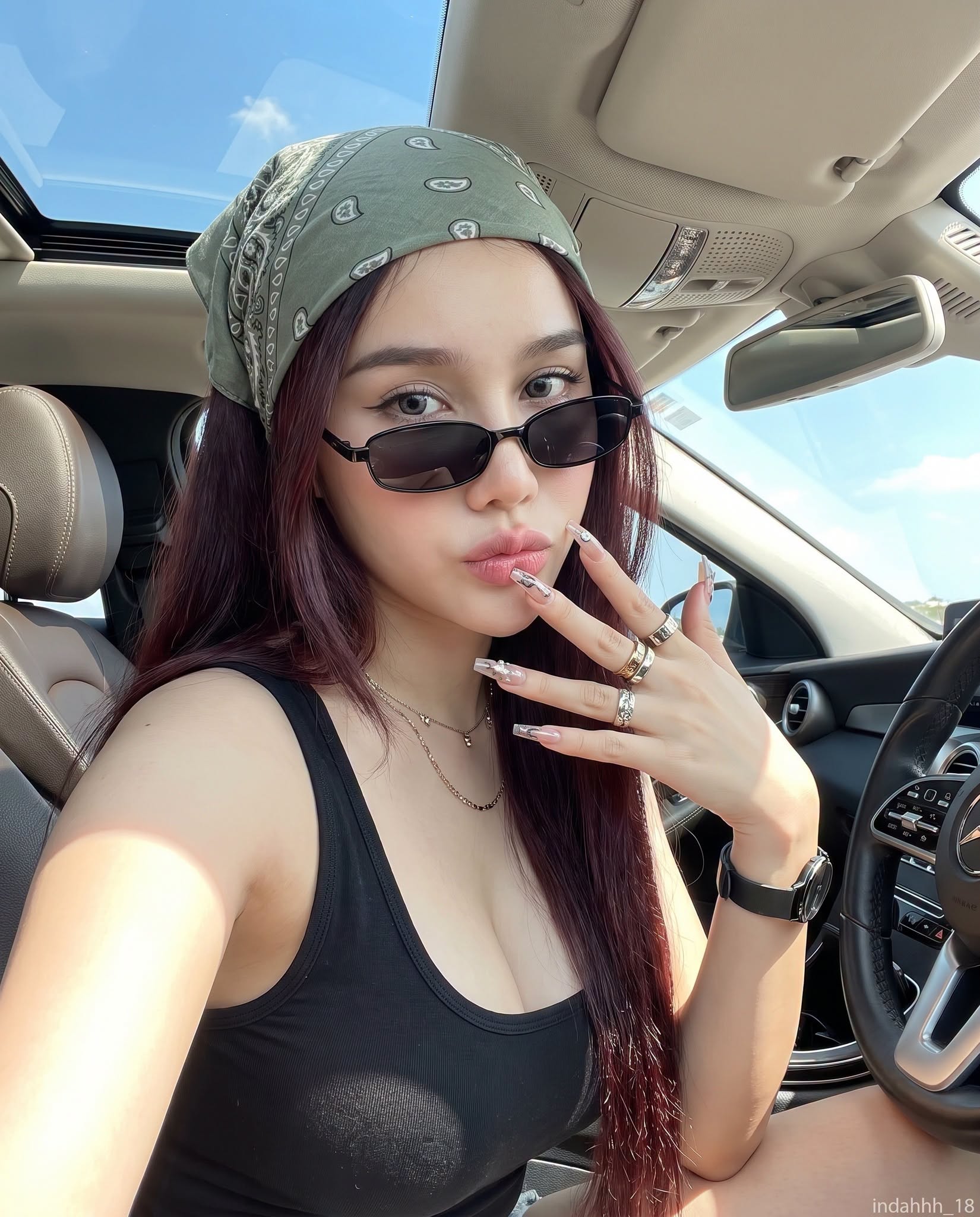 Ghép Ảnh Selfie Nữ Trong Ô Tô – Tạo Ảnh AI Phong Cách Cá Tính - Ảnh mẫu tham khảo