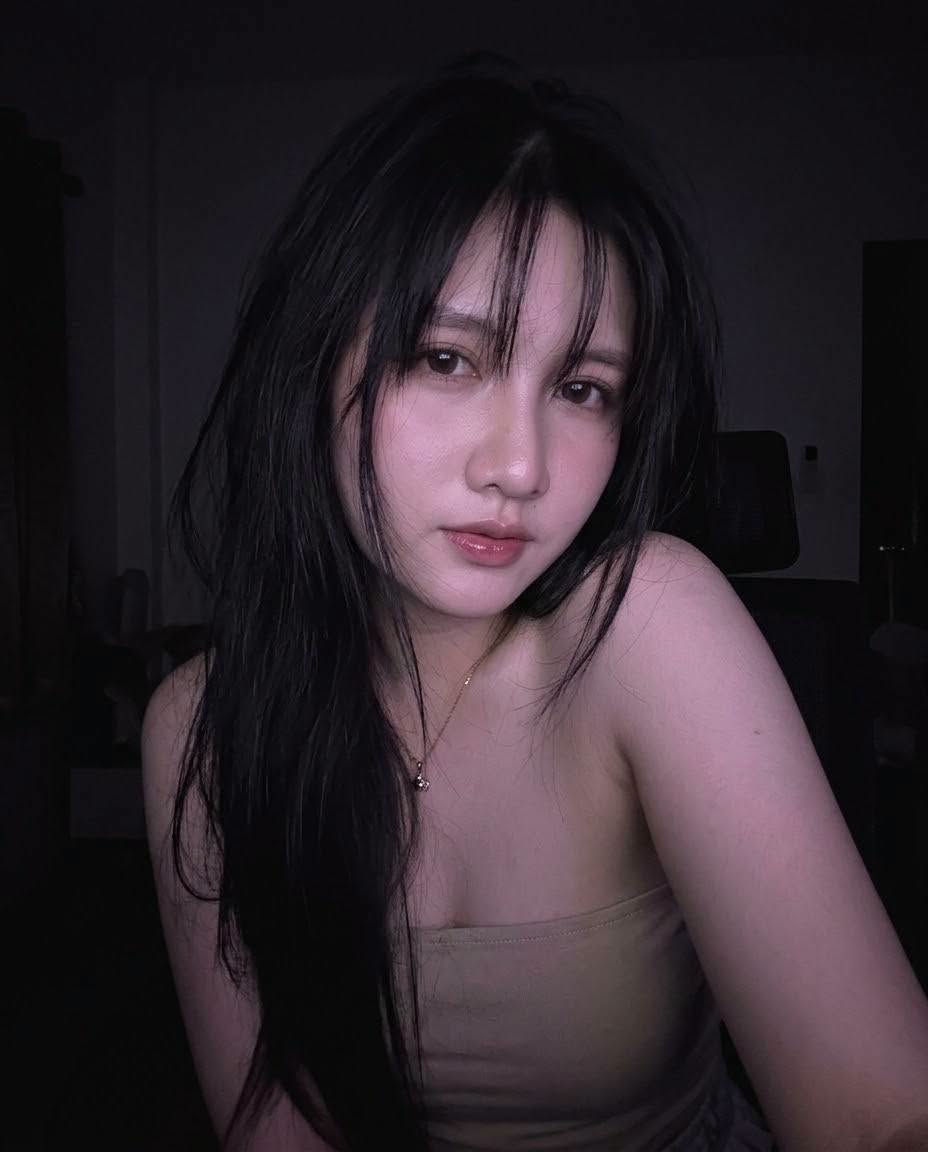 Mẫu ảnh AI Tạo Ảnh AI Cô Gái Phong Cách Bí Ẩn, Cuốn Hút - Nàng Thơ
