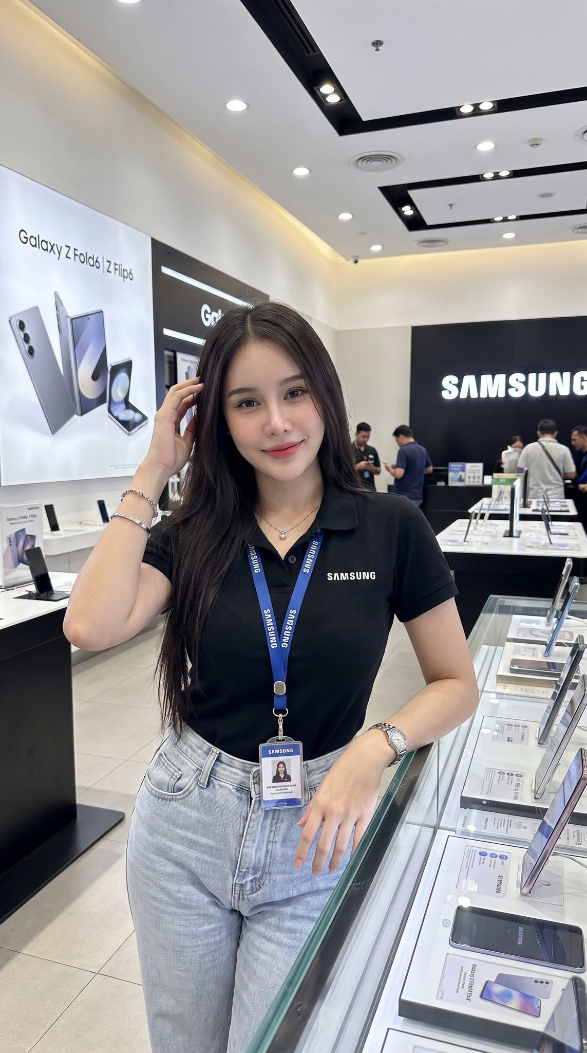 Mẫu ảnh AI Tạo ảnh AI cô gái nhân viên Samsung trong cửa hàng điện thoại - Chân dung nữ