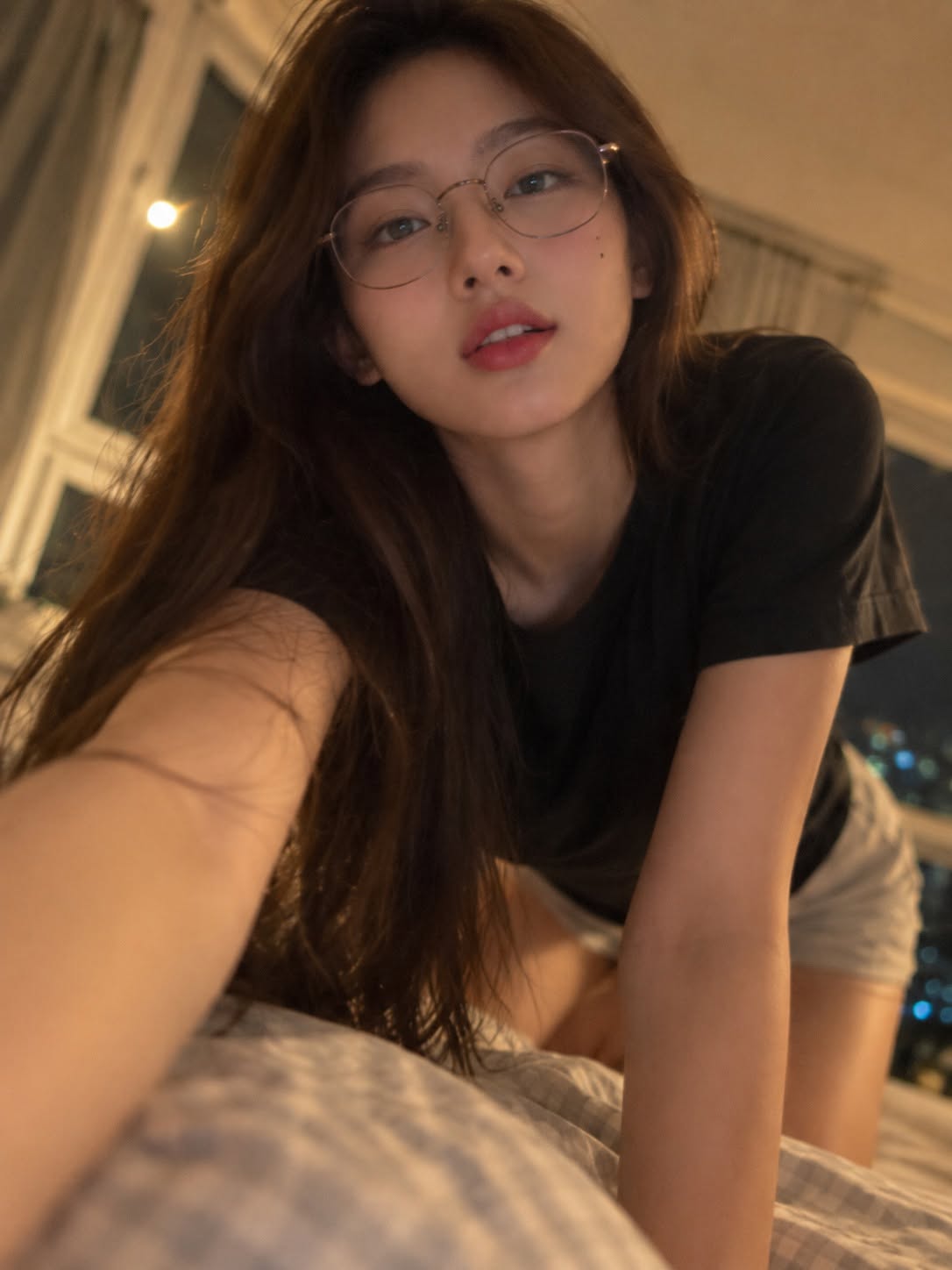 Mẫu ảnh AI Tạo Ảnh AI Cô Gái Selfie Trên Giường – Chân Dung Đời Thường Chân Thực - Nàng Thơ