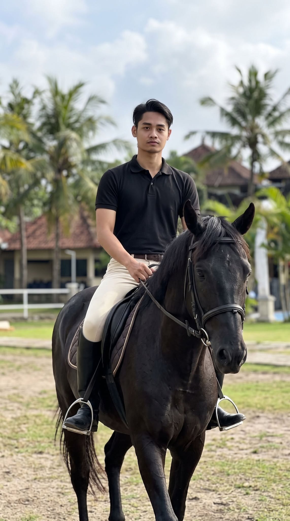 Mẫu ảnh AI Tạo Ảnh Nam Cưỡi Ngựa – Ảnh Chân AI Dung Cưỡi Ngựa Phong Cách Sang Trọng - Chân dung Nam